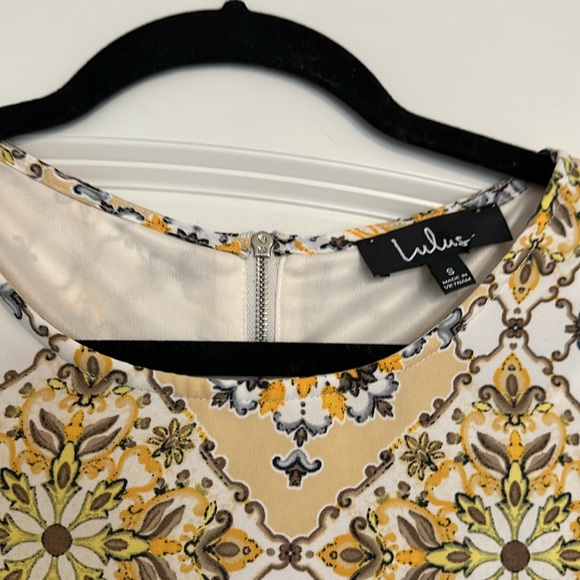 Women’s Lulus Floral Deco Shift Dress in Yellow - Size Small - Picture 6 of 11